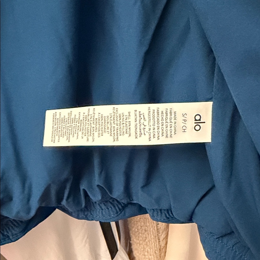 ALO Yoga Men's Blue Puffer Jacket - Picture 10 of 10